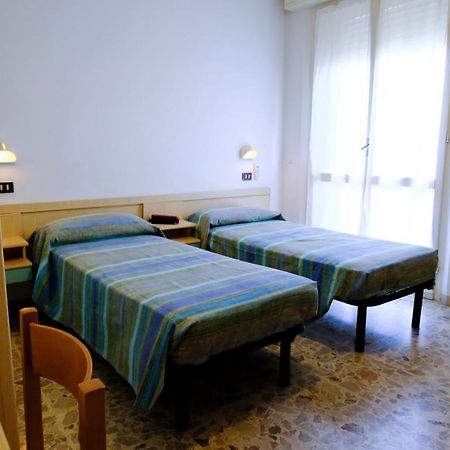 רימיני Hotel Chiara מראה חיצוני תמונה