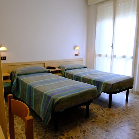 רימיני Hotel Chiara מראה חיצוני תמונה