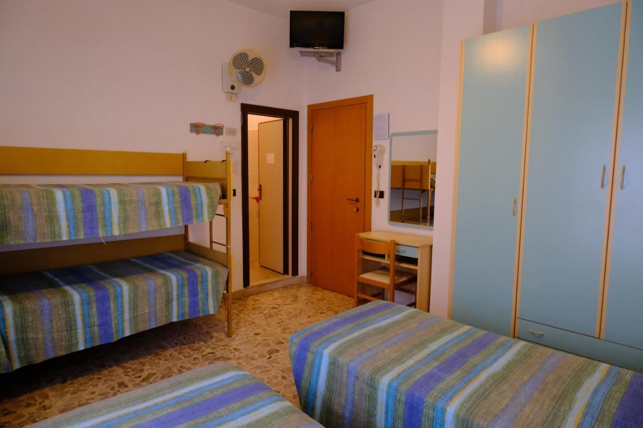 רימיני Hotel Chiara מראה חיצוני תמונה
