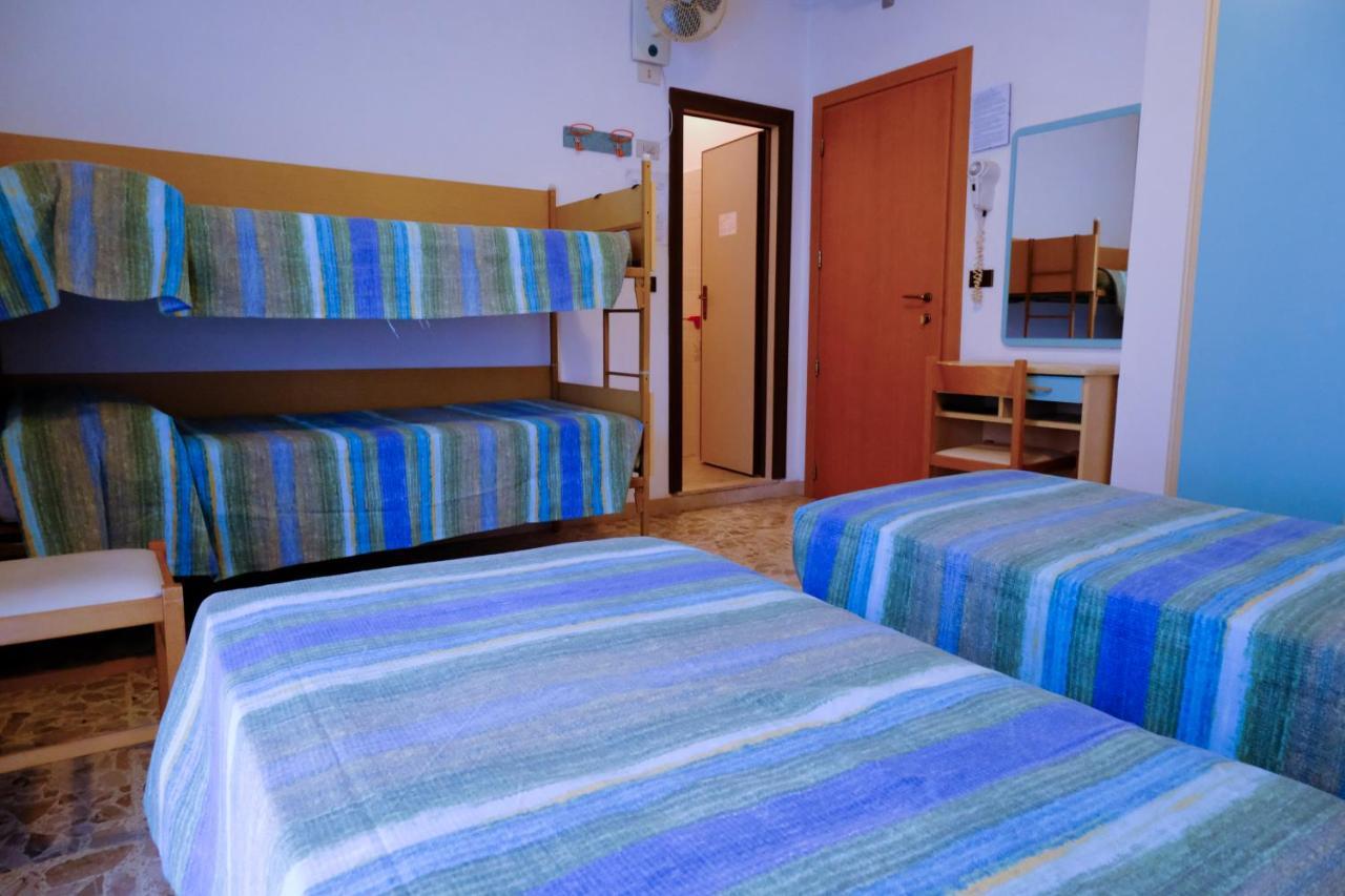 רימיני Hotel Chiara מראה חיצוני תמונה