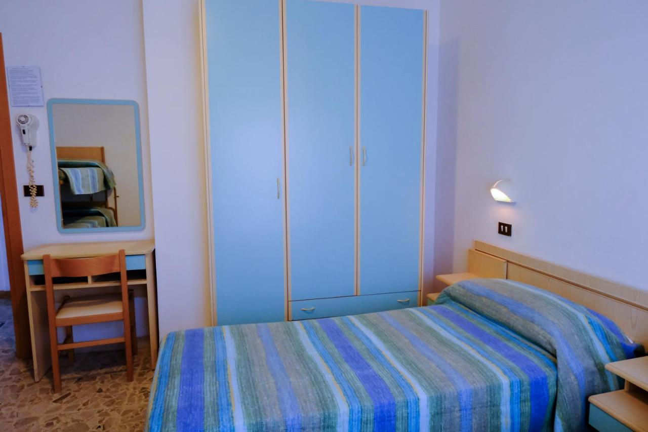 רימיני Hotel Chiara מראה חיצוני תמונה