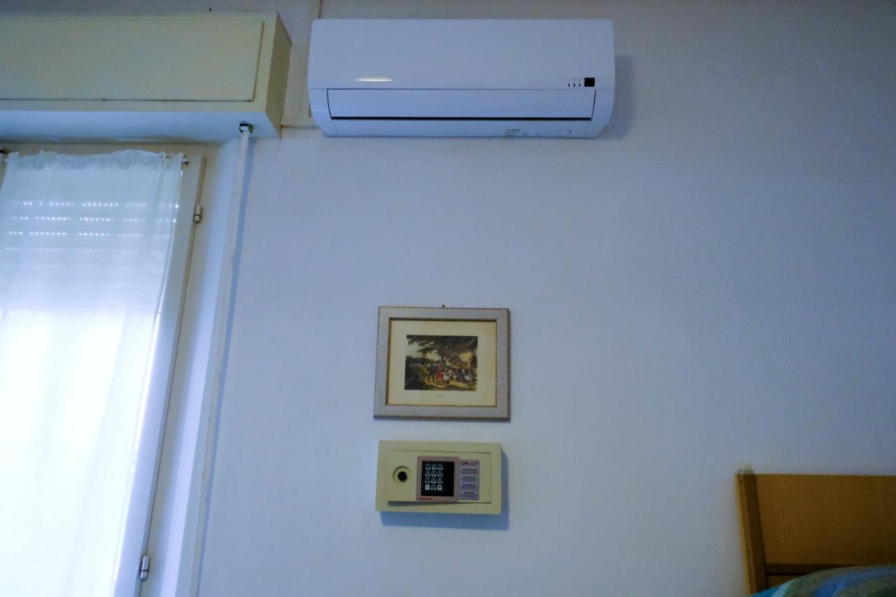 רימיני Hotel Chiara מראה חיצוני תמונה