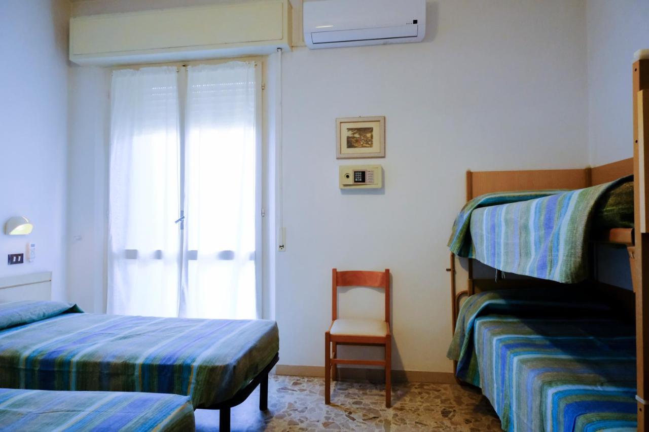 רימיני Hotel Chiara מראה חיצוני תמונה