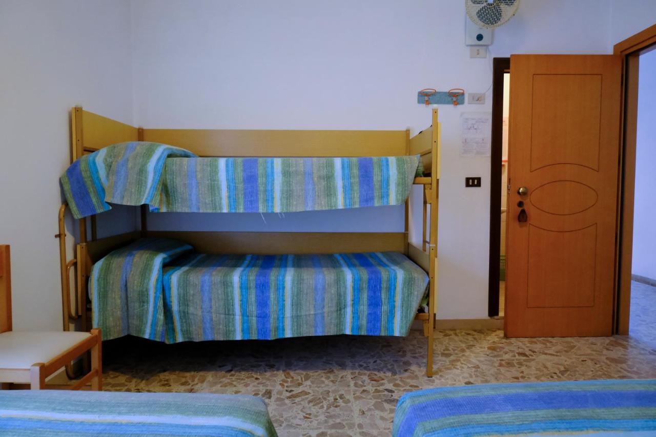 רימיני Hotel Chiara מראה חיצוני תמונה