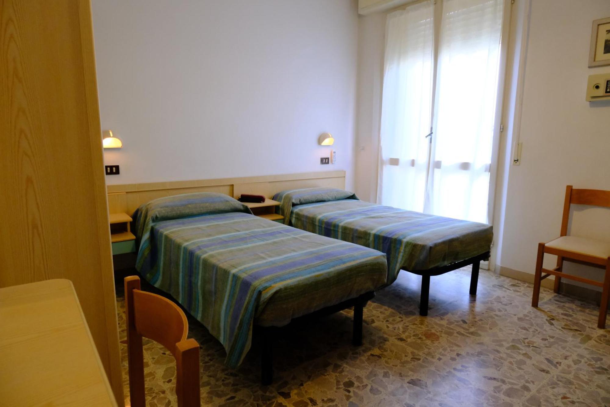 רימיני Hotel Chiara מראה חיצוני תמונה